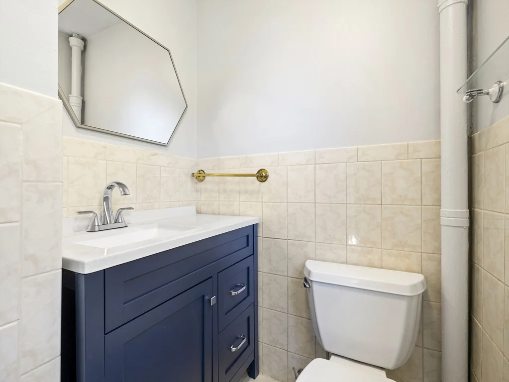 5 bed, 1 bath apartment for rent at 42 William St Unit 1, Medford — photo 11 of 20