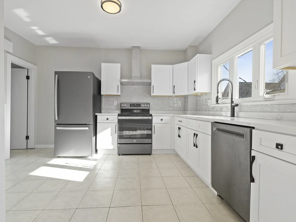 5 bed, 1 bath apartment for rent at 42 William St Unit 1, Medford