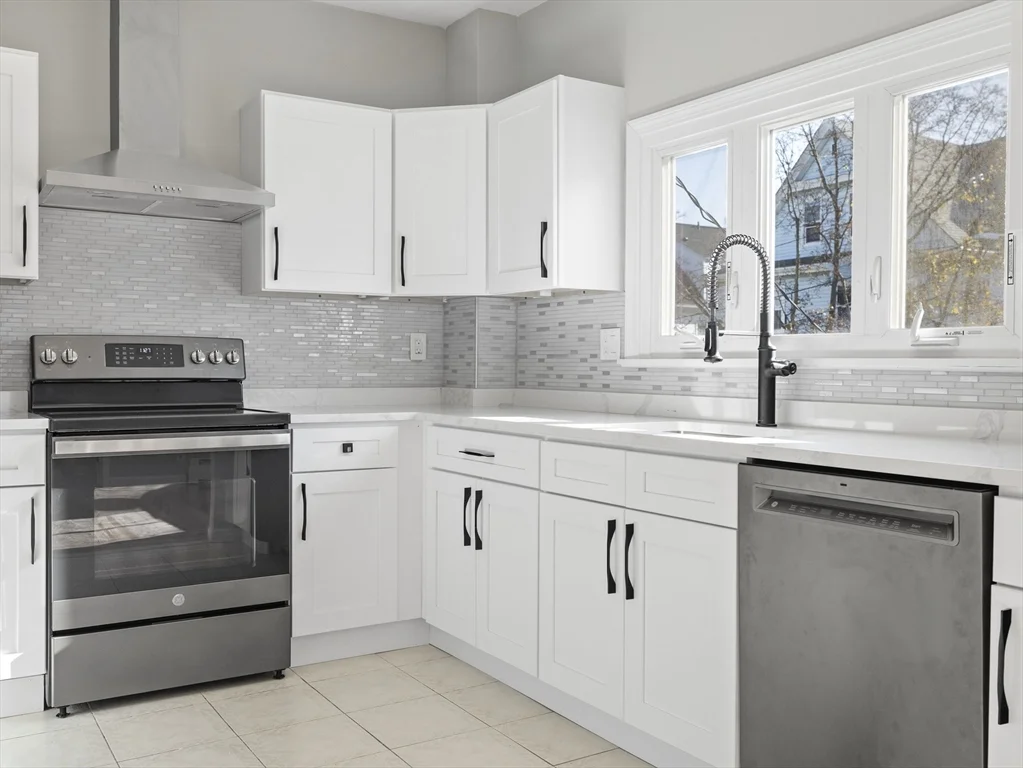 5 bed, 1 bath apartment for rent at 42 William St Unit 1, Medford — photo 3 of 20