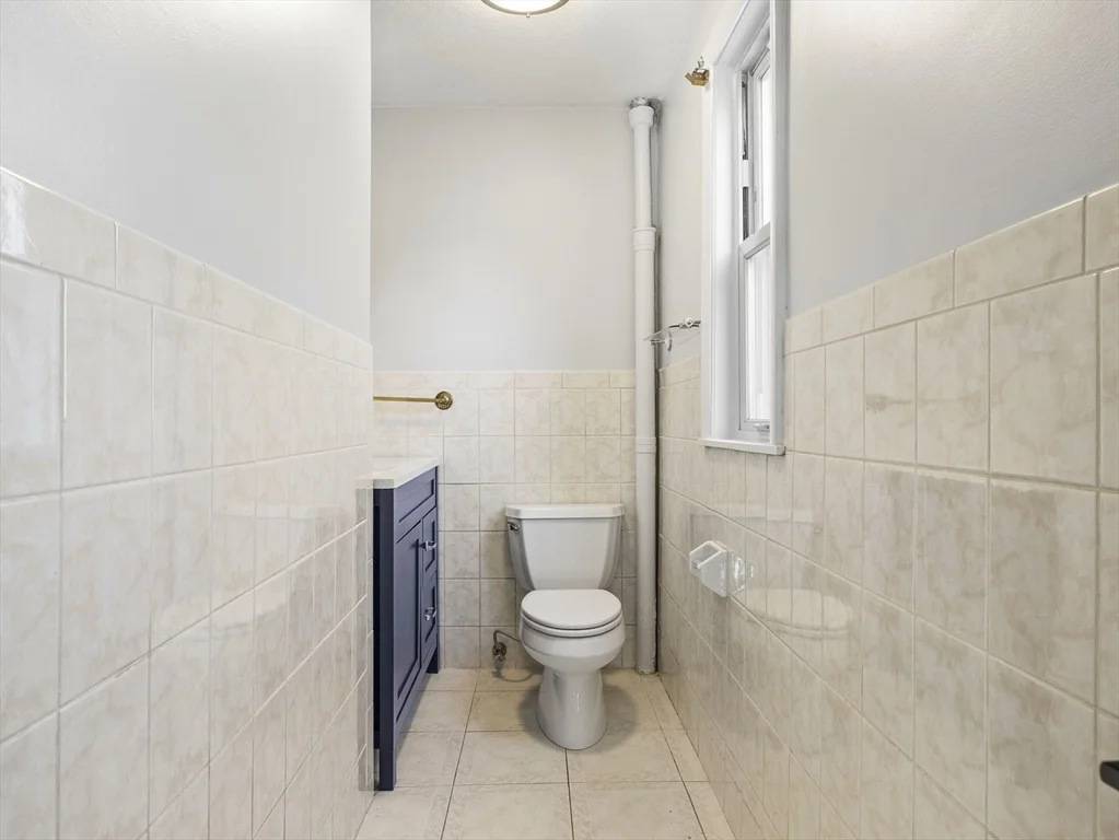 5 bed, 1 bath apartment for rent at 42 William St Unit 1, Medford — photo 10 of 20