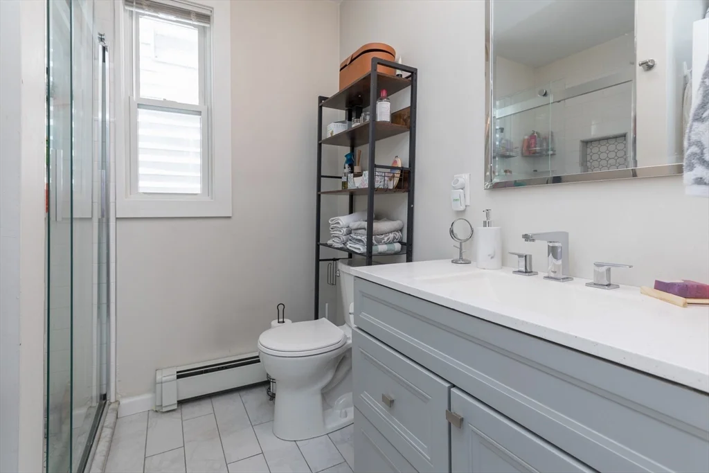 4 bed, 1 bath apartment for rent at 420 E 6th Unit 2, South Boston — photo 16 of 17