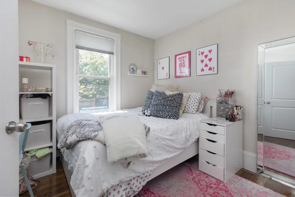 4 bed, 1 bath apartment for rent at 420 E 6th Unit 2, South Boston — photo 11 of 17
