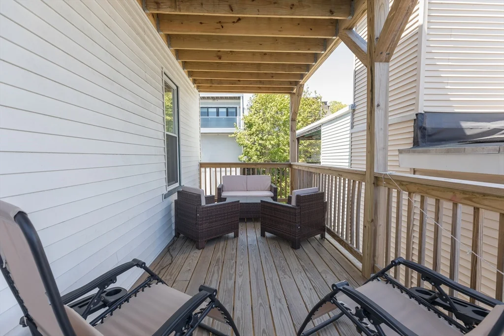 4 bed, 1 bath apartment for rent at 420 E 6th Unit 2, South Boston — photo 5 of 17