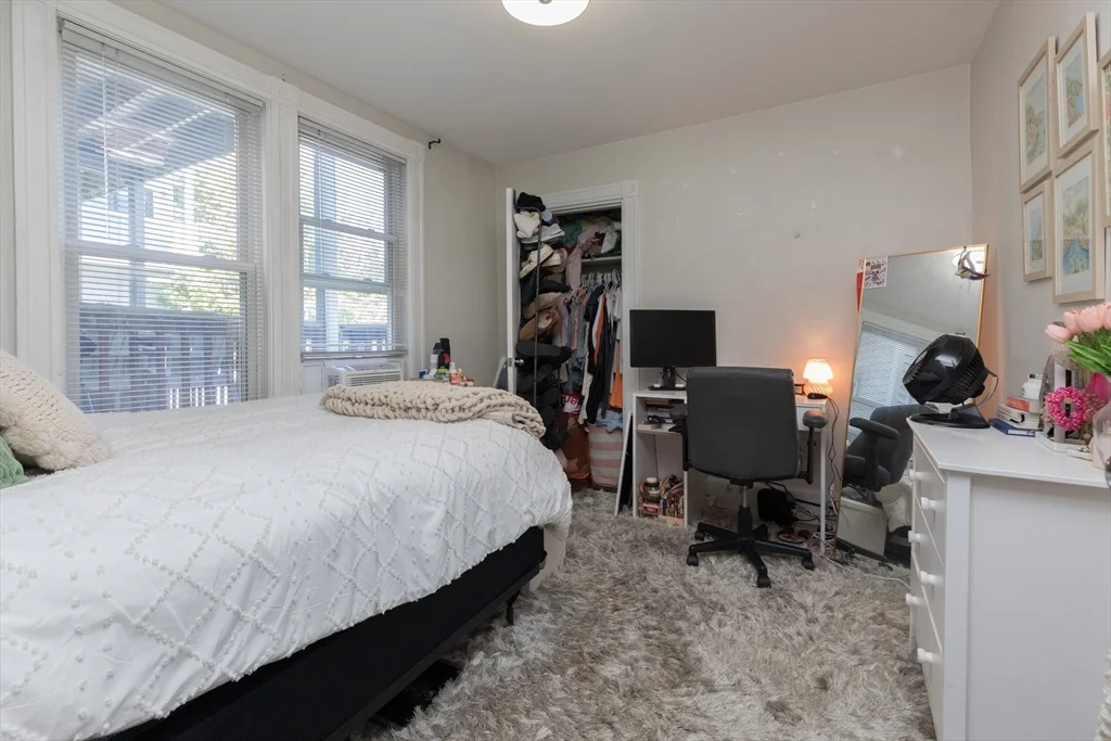 4 bed, 1 bath apartment for rent at 420 E 6th Unit 2, South Boston — photo 9 of 17