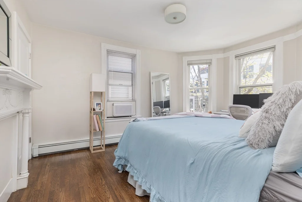 4 bed, 1 bath apartment for rent at 420 E 6th Unit 2, South Boston — photo 13 of 17