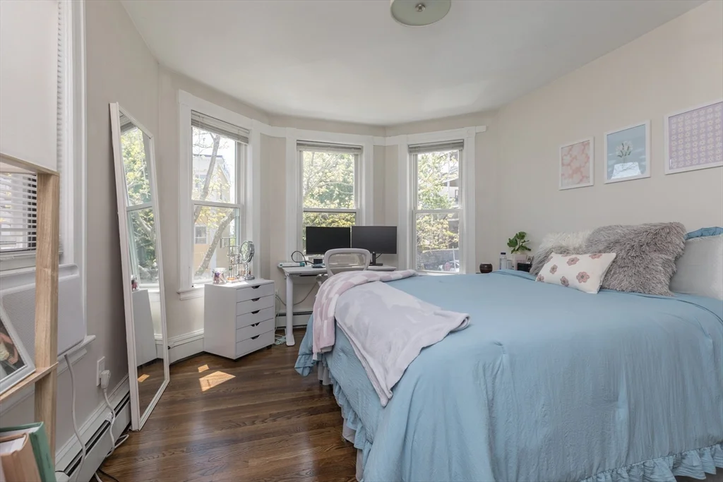 4 bed, 1 bath apartment for rent at 420 E 6th Unit 2, South Boston — photo 14 of 17
