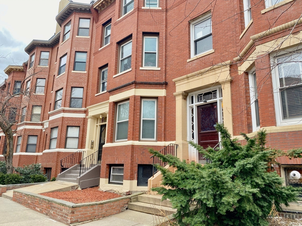 3 bed, 2.5 bath apartment for rent at 420 Huntington Ave Unit 1, Fenway — photo 9 of 10