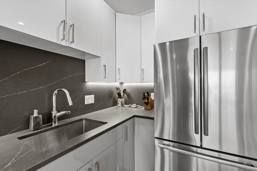 Studio bed, 1 bath apartment for rent at 420 W Broadway Unit 503, South Boston — photo 4 of 15