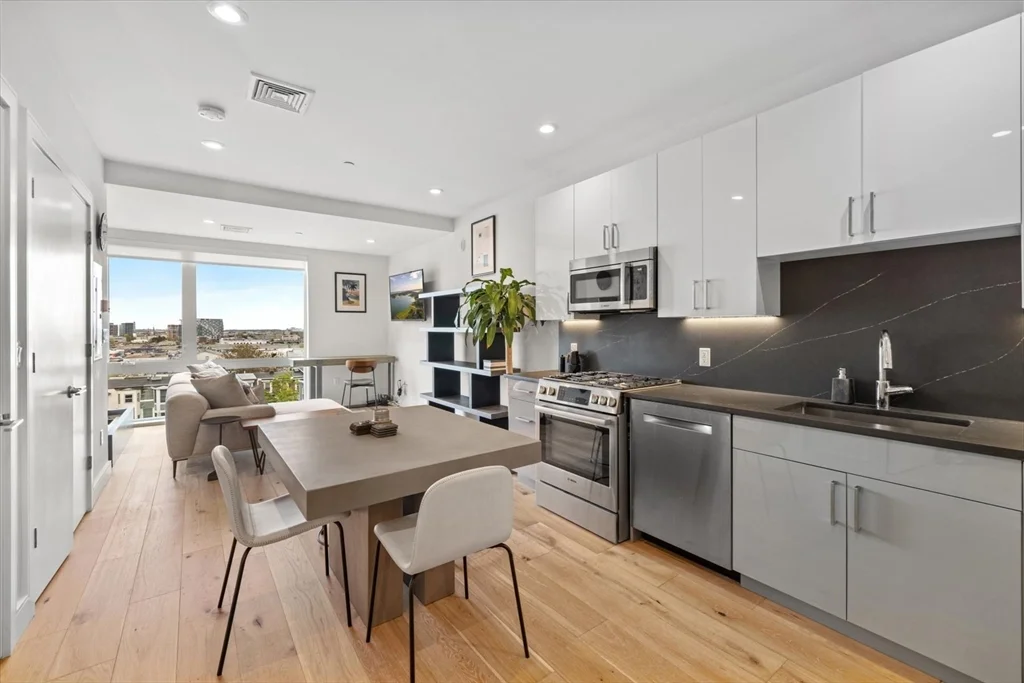 Studio bed, 1 bath apartment for rent at 420 W Broadway Unit 503, South Boston