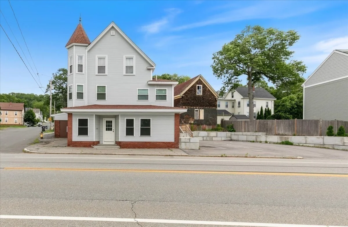 3 bed, 1 bath apartment for rent at 420 Water St Unit 1, Haverhill — photo 1 of 10