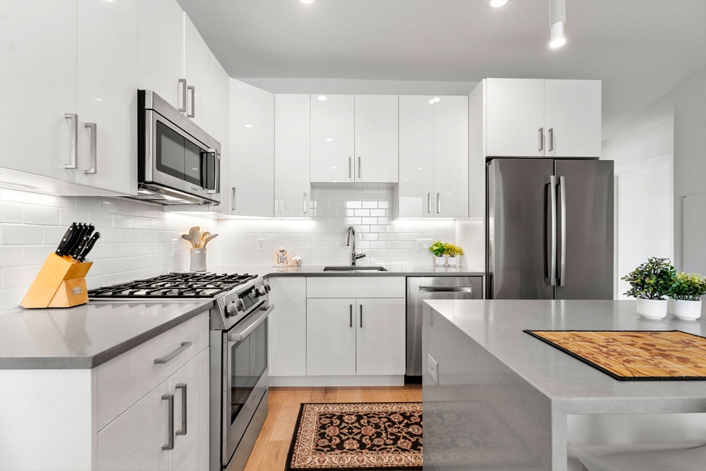 2 bed, 2 bath apartment for rent at 420 West Broadway Unit 405, South Boston — photo 4 of 25