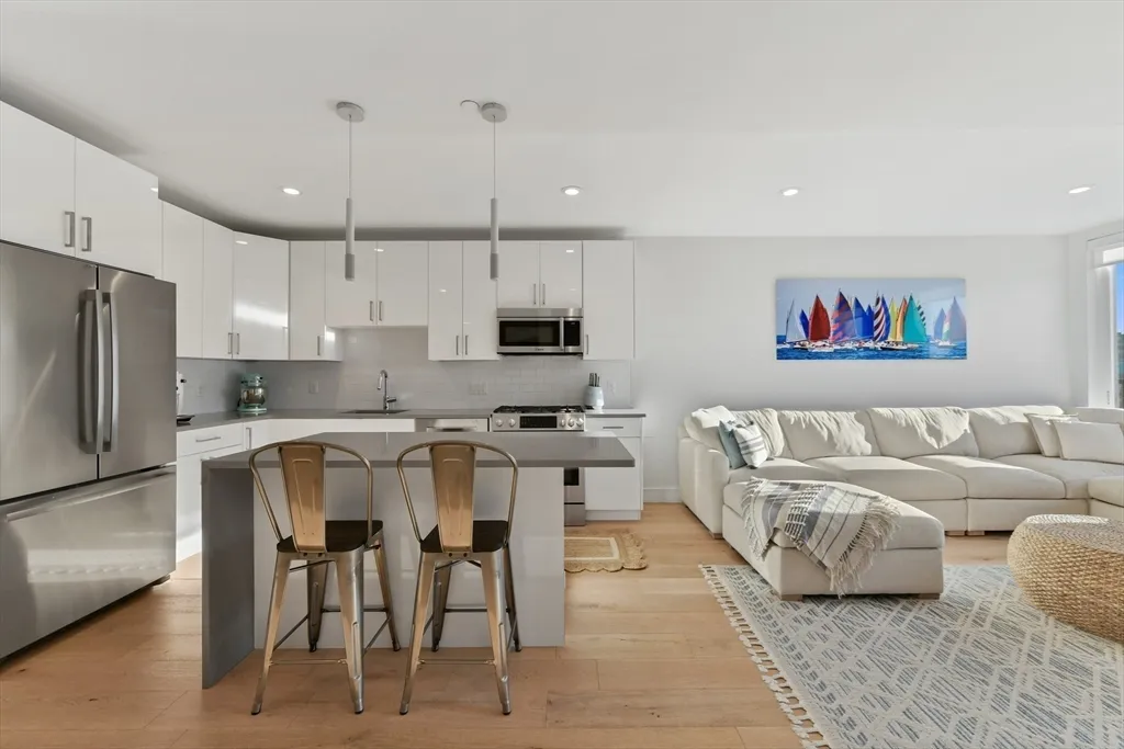 1 bed, 2 bath apartment for rent at 420 West Broadway Unit 409, South Boston — photo 3 of 16