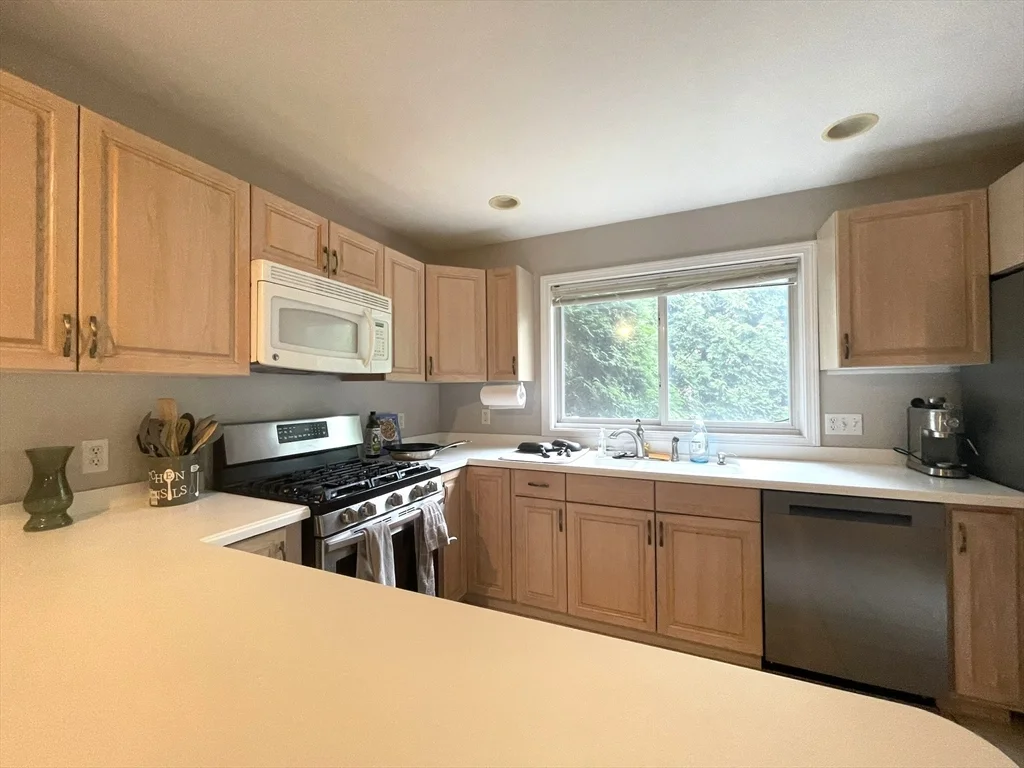 2 bed, 2 bath apartment for rent at 421 Captain Eames Cir Unit 421, Ashland — photo 5 of 19