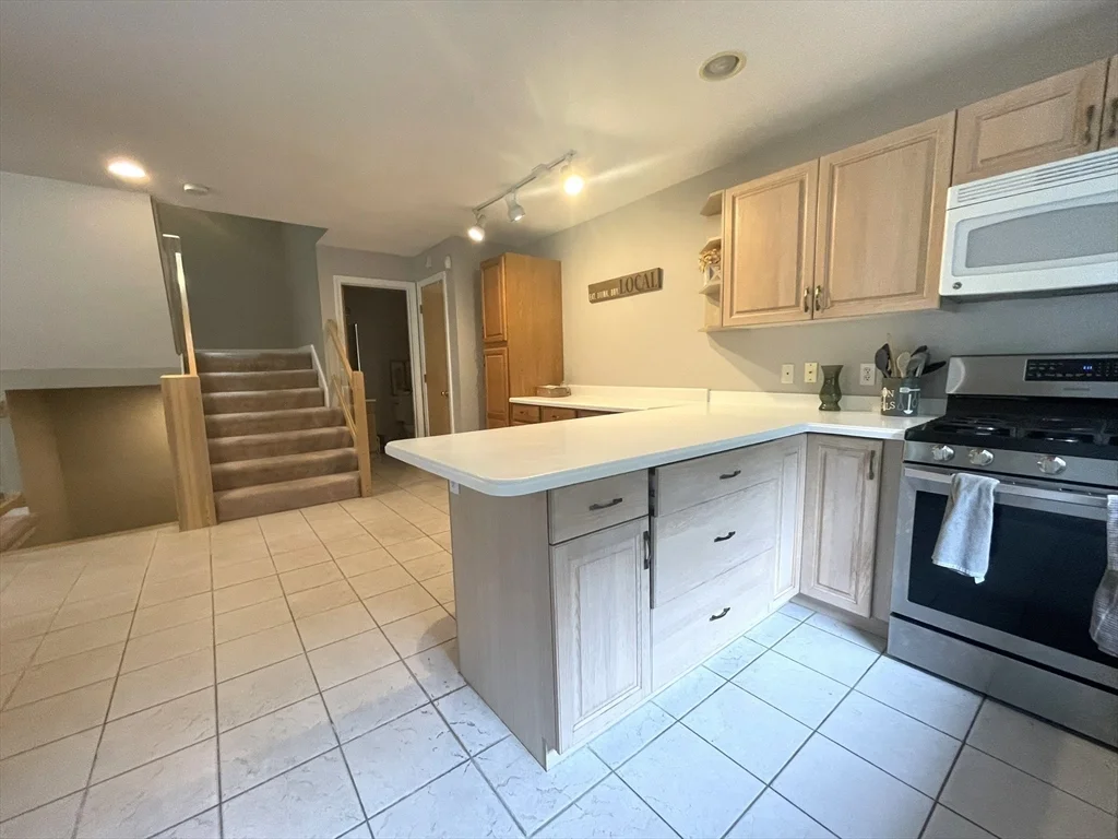 2 bed, 2 bath apartment for rent at 421 Captain Eames Cir Unit 421, Ashland — photo 4 of 19
