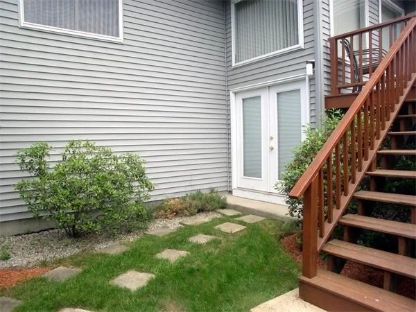 2 bed, 2 bath apartment for rent at 421 Captain Eames Cir Unit 421, Ashland — photo 3 of 19