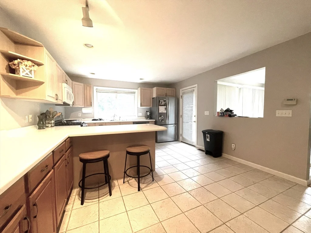 2 bed, 2 bath apartment for rent at 421 Captain Eames Cir Unit 421, Ashland — photo 6 of 19