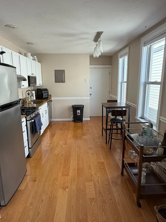 2 bed, 1 bath apartment for rent at 421 East 3rd Unit 3, South Boston — photo 3 of 8