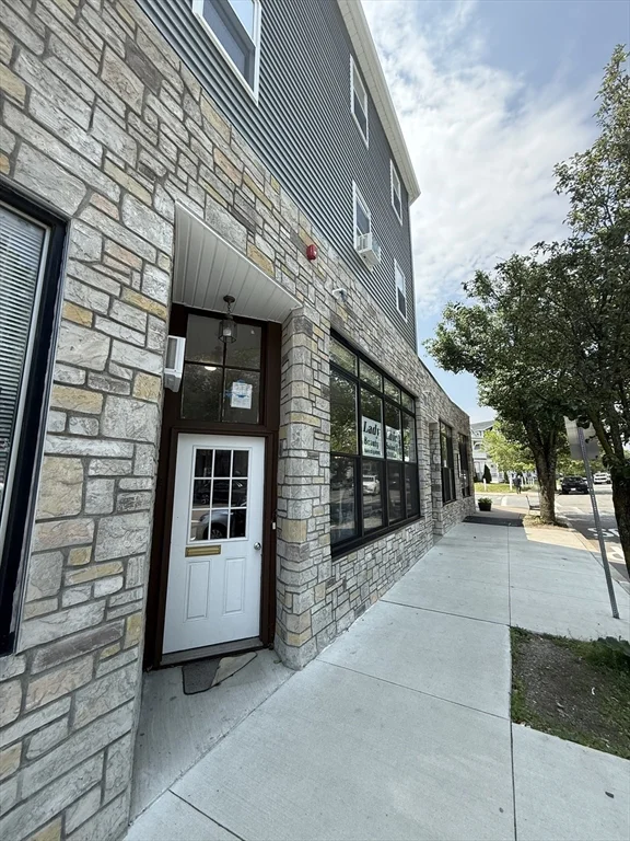 2 bed, 1 bath apartment for rent at 421 Salem St Unit 2B, Medford — photo 1 of 18