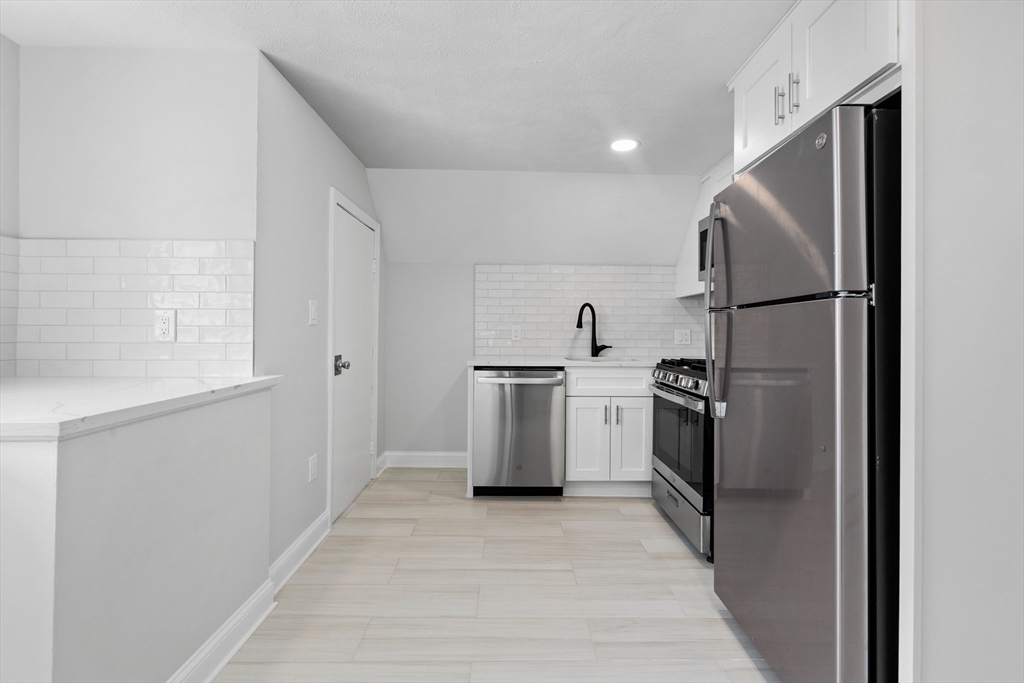 2 bed, 1 bath apartment for rent at 421 Salem St Unit 4, Medford — photo 2 of 12