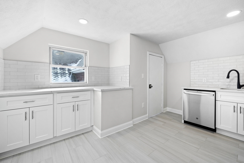 2 bed, 1 bath apartment for rent at 421 Salem St Unit 4, Medford