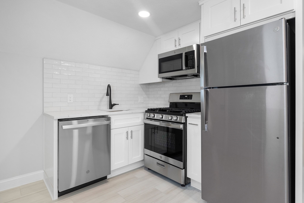 2 bed, 1 bath apartment for rent at 421 Salem St Unit 4, Medford — photo 3 of 12