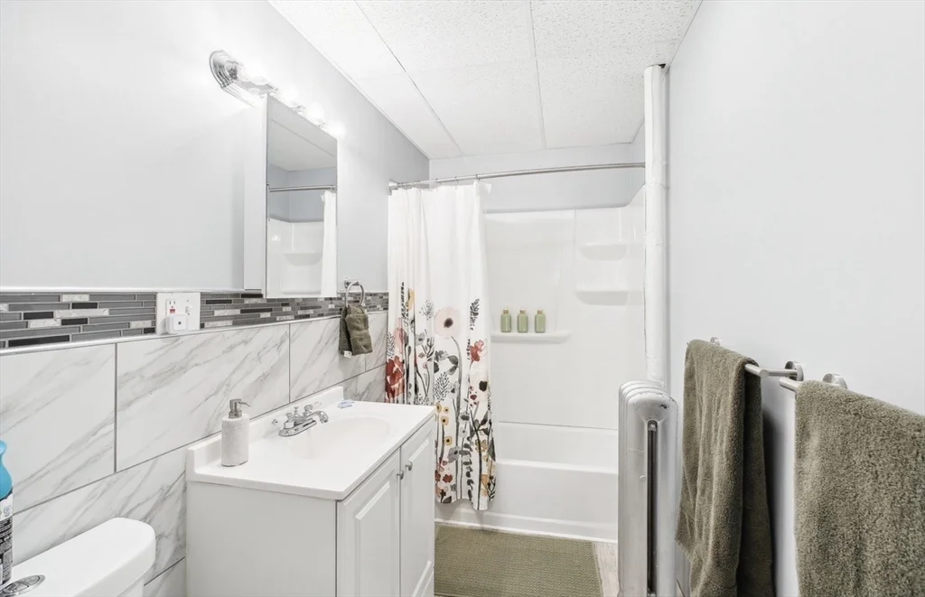 3 bed, 1 bath apartment for rent at 422 Chandler St Unit 2, West Side — photo 4 of 11