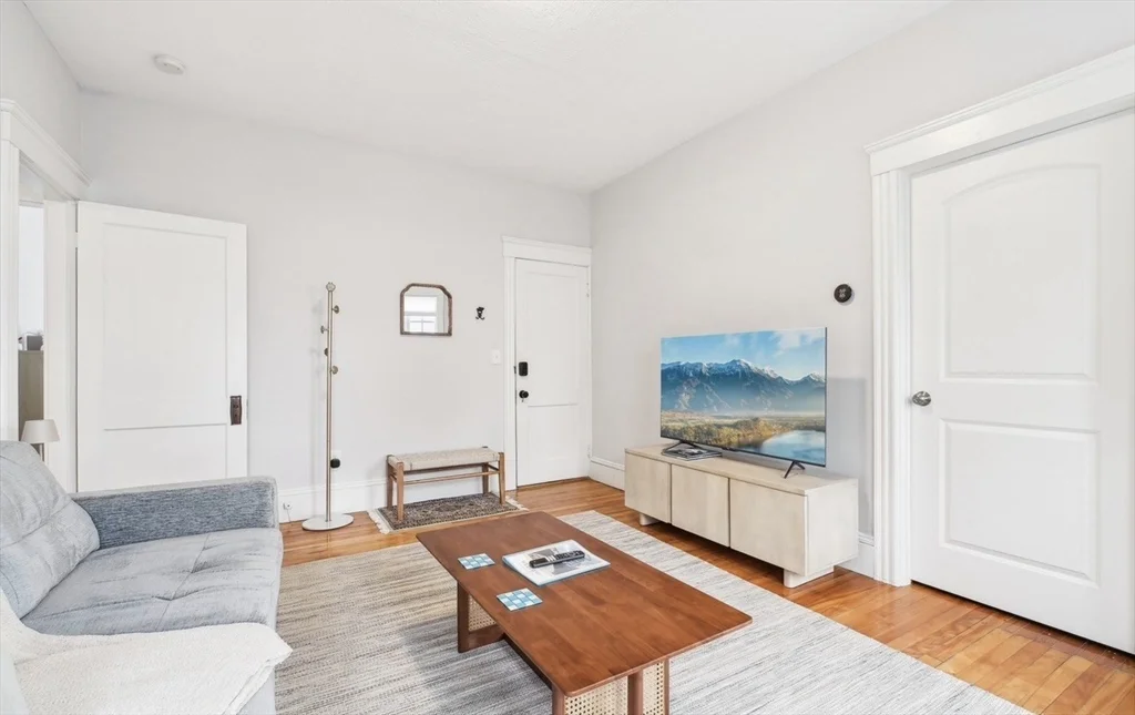 3 bed, 1 bath apartment for rent at 422 Chandler St Unit 2, West Side — photo 2 of 11