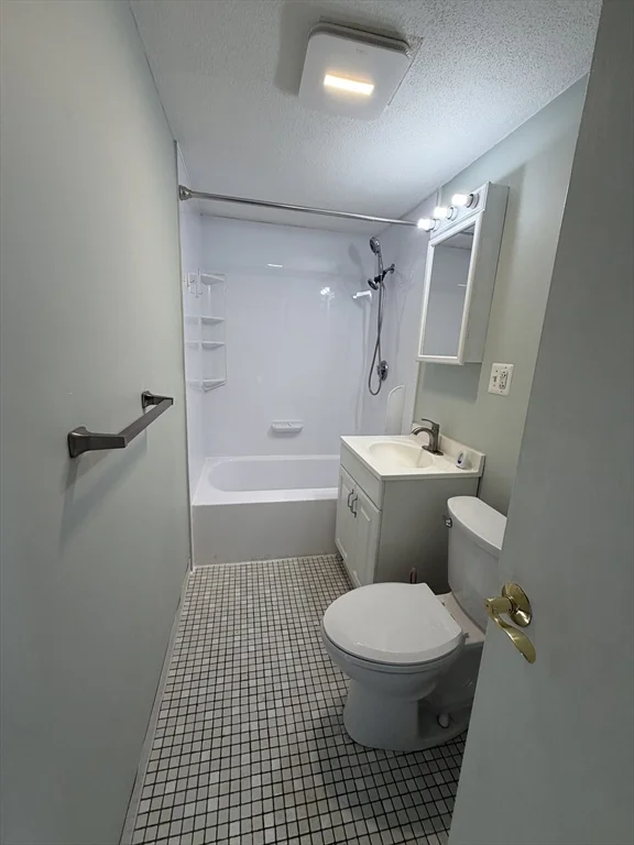 1 bed, 1 bath apartment for rent at 422 Hancock Unit 6, Quincy — photo 5 of 6