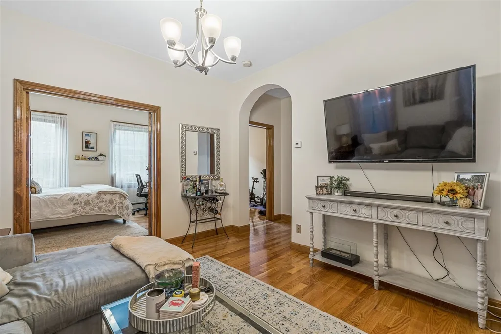 3 bed, 1 bath apartment for rent at 422 Hanover Unit 3, North End — photo 4 of 20