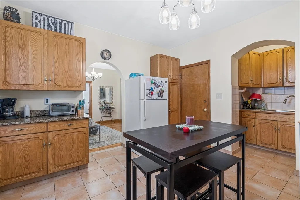 3 bed, 1 bath apartment for rent at 422 Hanover Unit 3, North End — photo 6 of 20