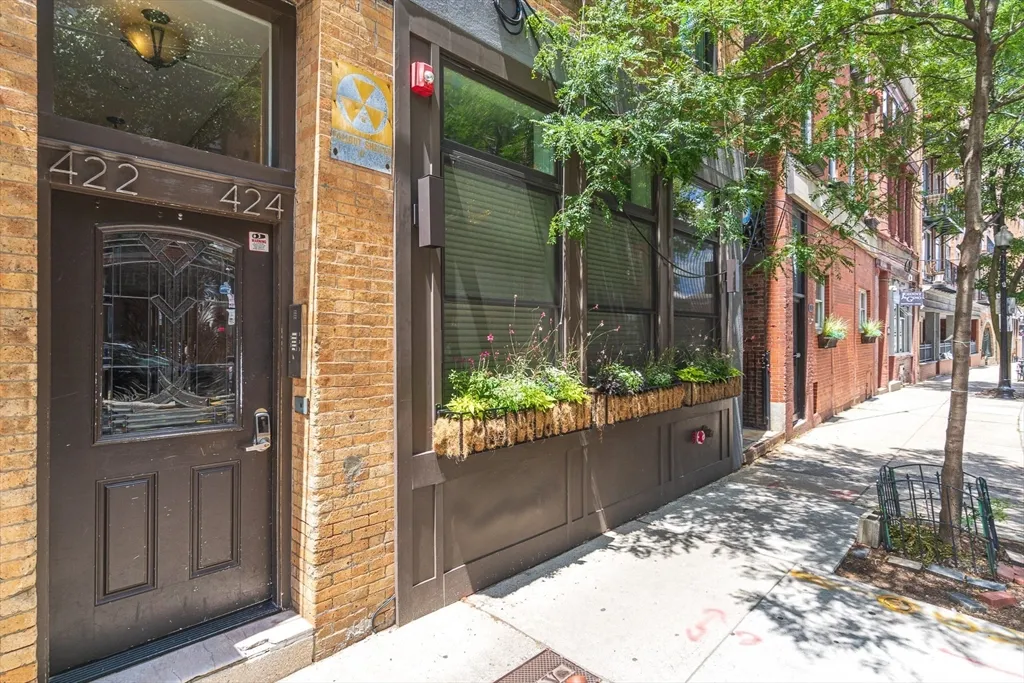 3 bed, 1 bath apartment for rent at 422 Hanover Unit 3, North End — photo 18 of 20