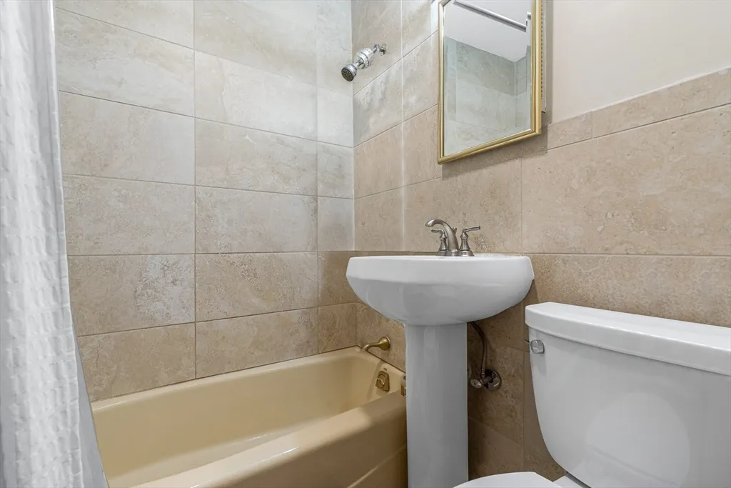 3 bed, 1 bath apartment for rent at 422 Hanover Unit 3, North End — photo 16 of 20