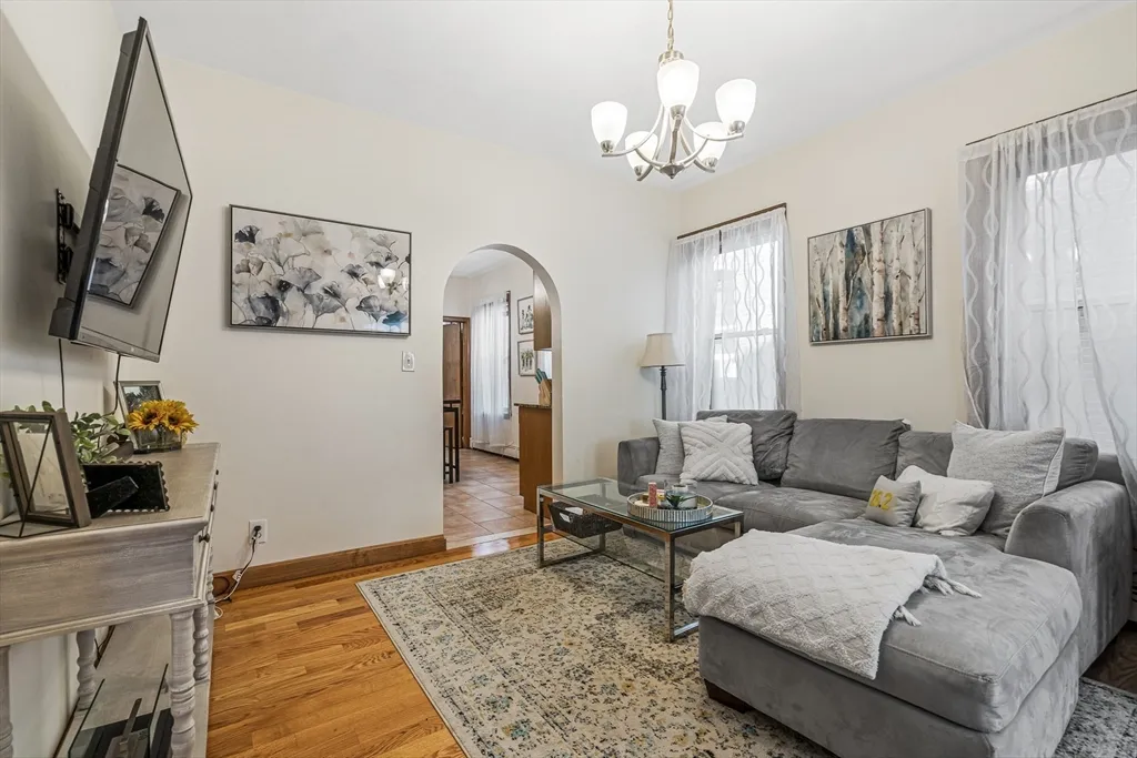 3 bed, 1 bath apartment for rent at 422 Hanover Unit 3, North End — photo 3 of 20