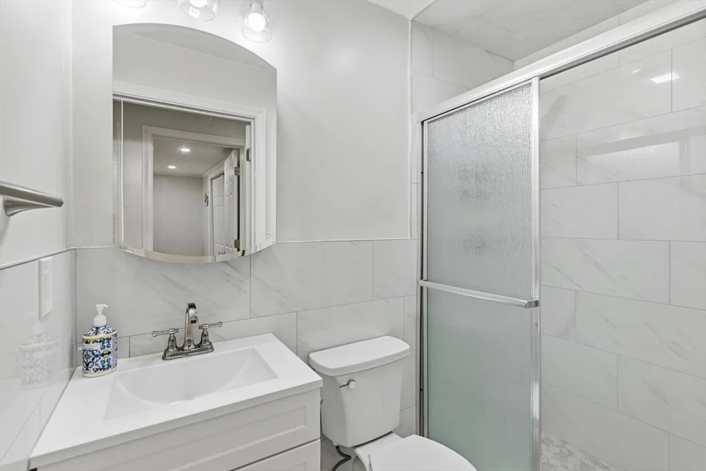 4 bed, 2 bath apartment for rent at 423 Bedford St, Lexington — photo 16 of 32