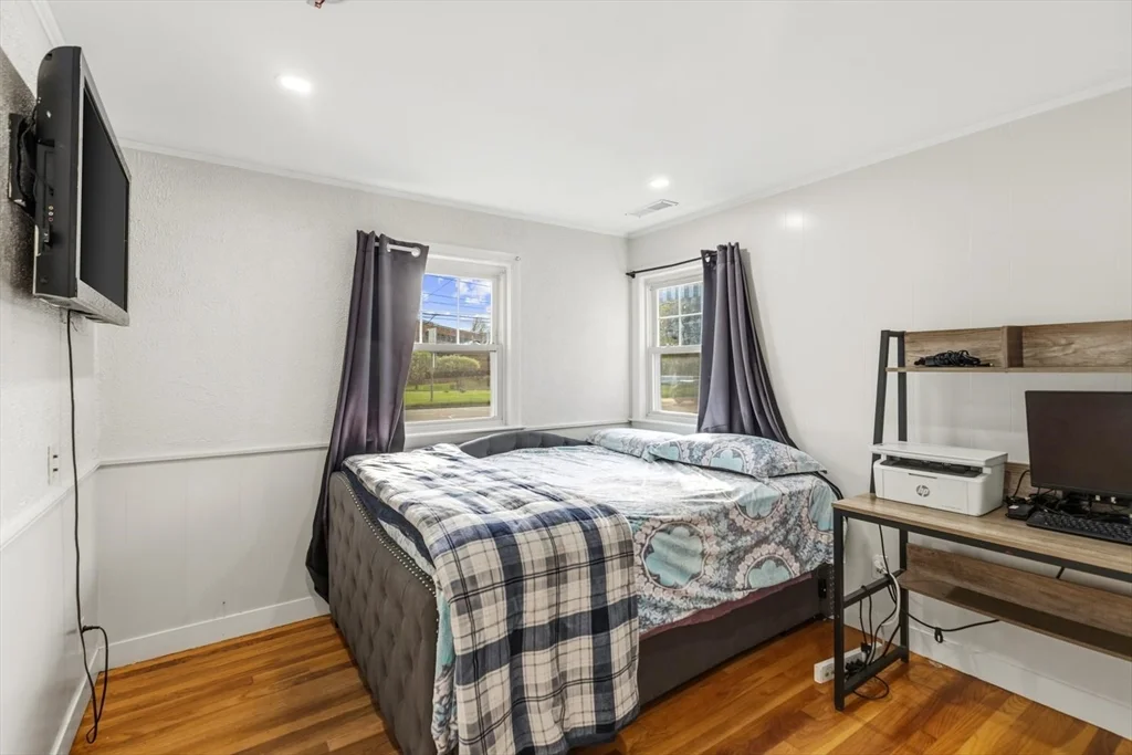 4 bed, 2 bath apartment for rent at 423 Bedford St, Lexington — photo 5 of 32