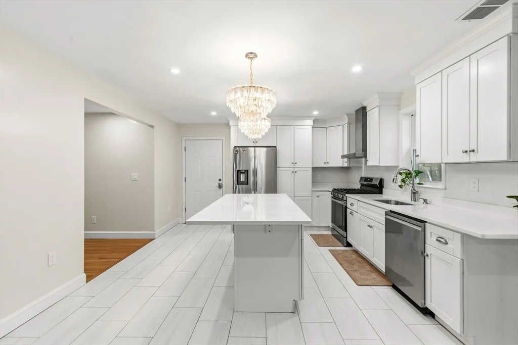 4 bed, 2 bath apartment for rent at 423 Bedford St, Lexington — photo 11 of 32