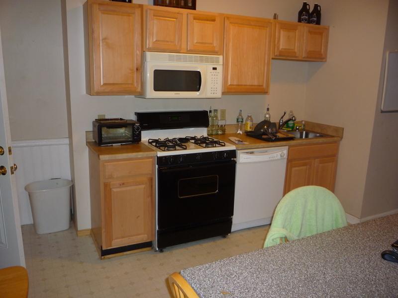 2 bed, 1 bath apartment for rent at 423 Franklin St Unit 3, Riverside