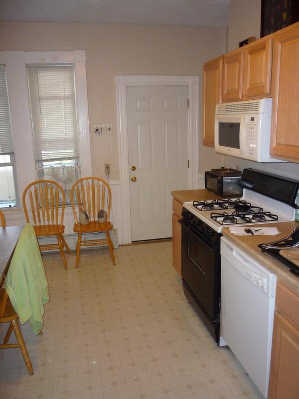2 bed, 1 bath apartment for rent at 423 Franklin St Unit 3, Riverside — photo 2 of 7