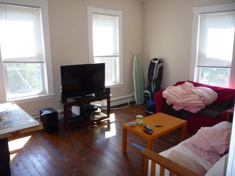 2 bed, 1 bath apartment for rent at 423 Franklin St Unit 3, Riverside — photo 3 of 7