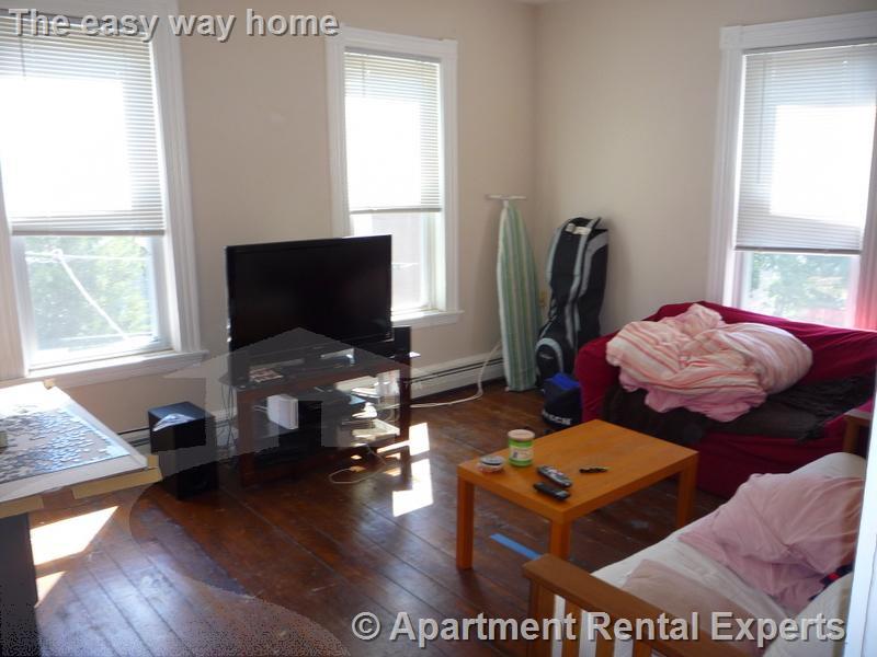 2 bed, 1 bath apartment for rent at 423 Franklin St Unit 3L, Central Square — photo 3 of 7