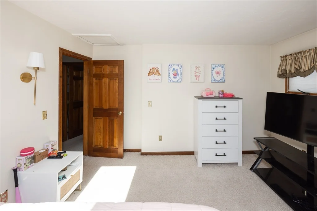4 bed, 2 bath apartment for rent at 423 Goldthwaite Rd, Northbridge — photo 23 of 37