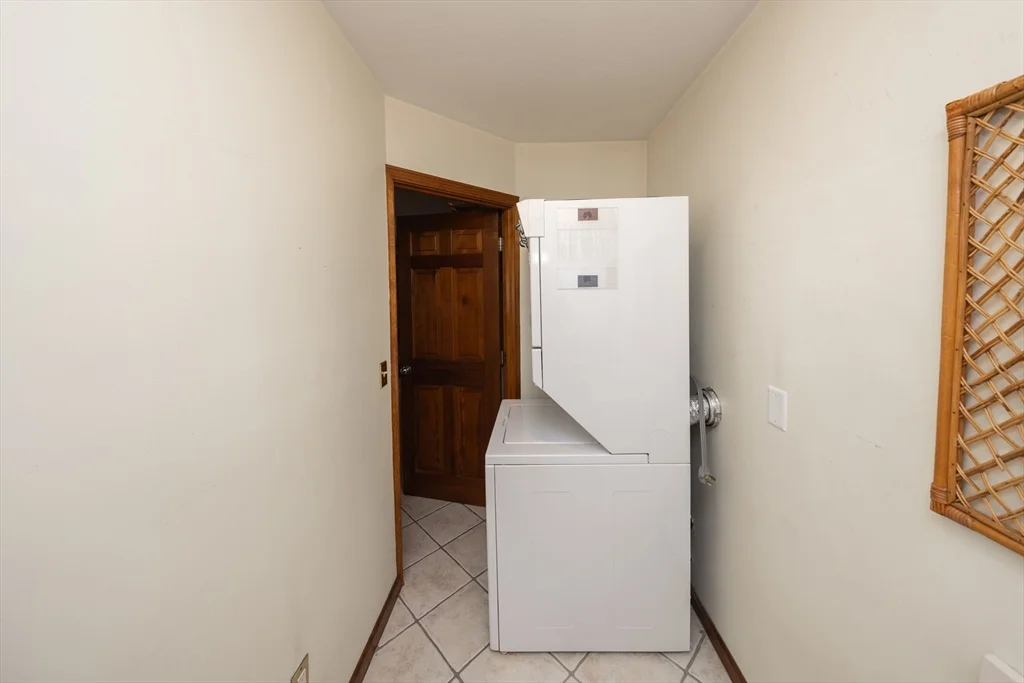 4 bed, 2 bath apartment for rent at 423 Goldthwaite Rd, Northbridge — photo 17 of 37