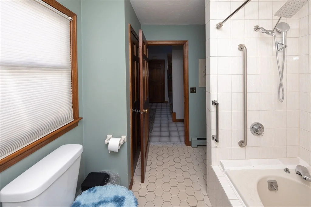 4 bed, 2 bath apartment for rent at 423 Goldthwaite Rd, Northbridge — photo 5 of 37