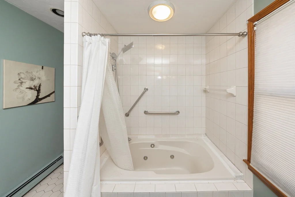 4 bed, 2 bath apartment for rent at 423 Goldthwaite Rd, Northbridge — photo 36 of 37