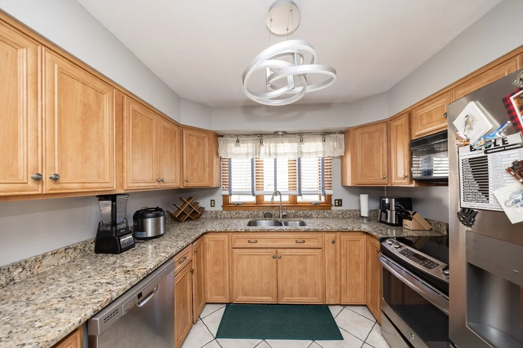 4 bed, 2 bath apartment for rent at 423 Goldthwaite Rd, Northbridge — photo 14 of 37