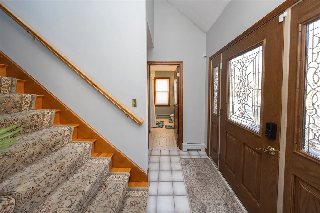 4 bed, 2 bath apartment for rent at 423 Goldthwaite Rd, Northbridge — photo 4 of 37