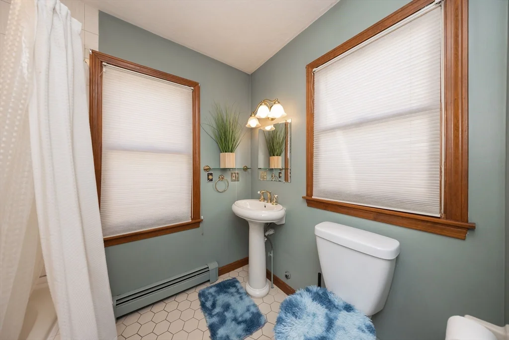 4 bed, 2 bath apartment for rent at 423 Goldthwaite Rd, Northbridge — photo 6 of 37