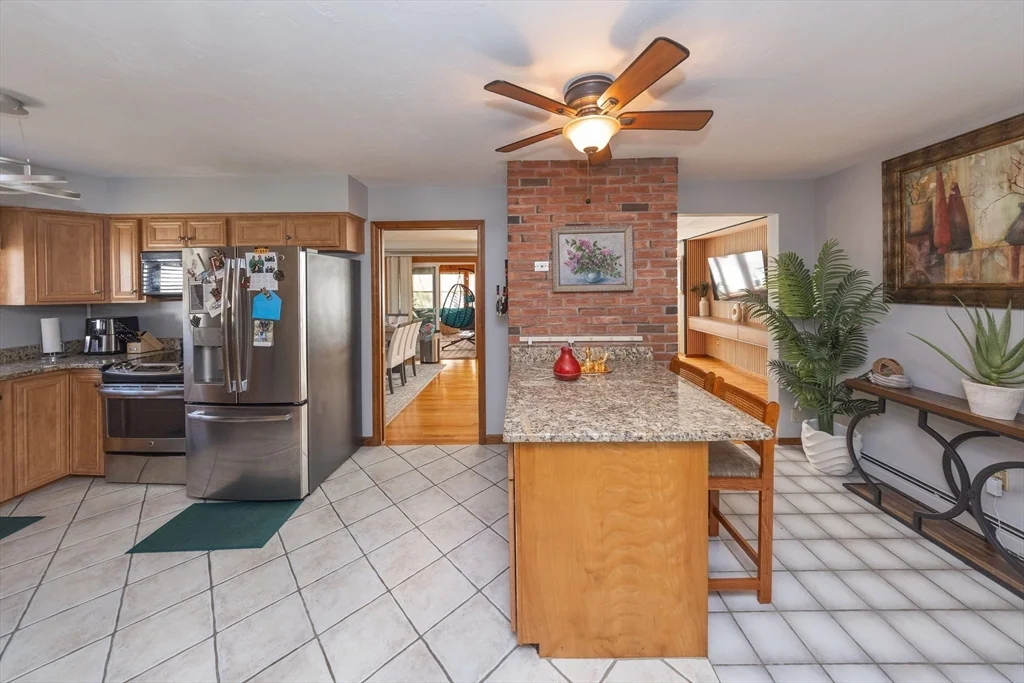 4 bed, 2 bath apartment for rent at 423 Goldthwaite Rd, Northbridge — photo 10 of 37