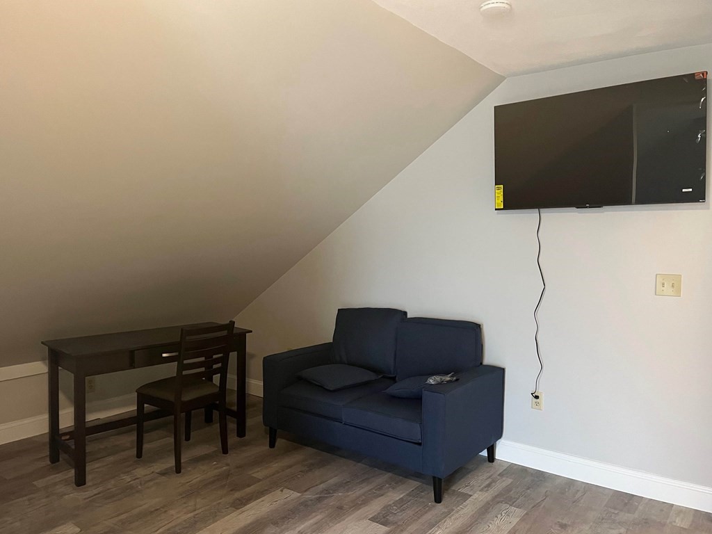 1 bed, 1 bath apartment for rent at 423 King St Unit Observatory, Littleton — photo 1 of 11