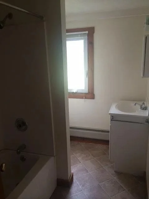 2 bed, 1 bath apartment for rent at 423 North East St Unit 2, Amherst — photo 3 of 9